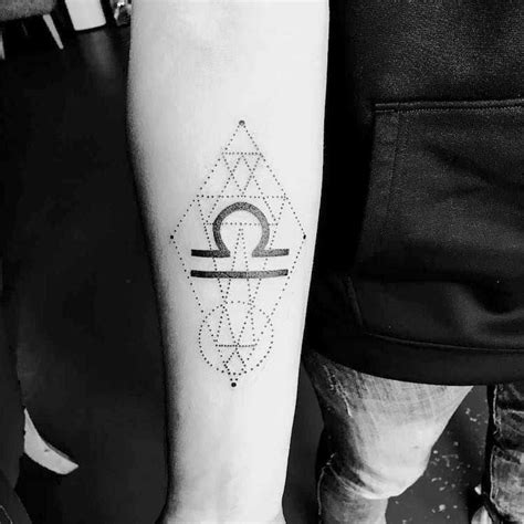 Signo libra hombre tatuaje